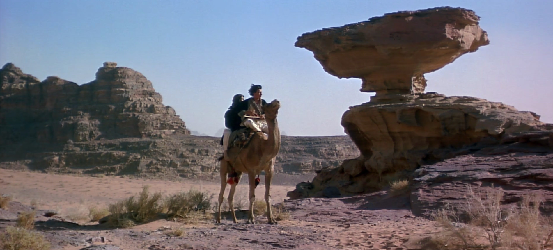 Cinéma Lawrence d'Arabie / Lawrence of Arabia par David Lean (1962) Avec Peter O'Toole, Omar Sharif, Alec Guinness, Anthony Quinn — Musique de Maurice Jarre