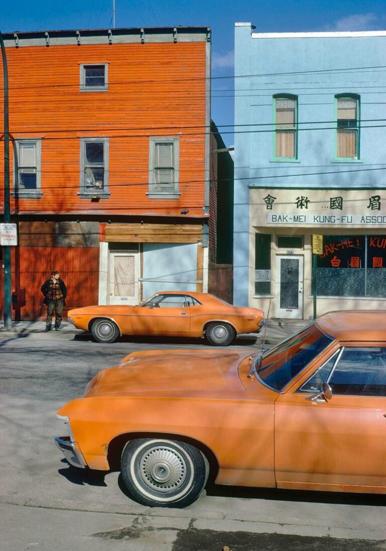 Fred Herzog, Photographie Sélection Portfolio ©The Estate Fred Herzog — Orange Cars, Powell, USA (1973)